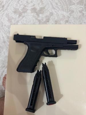 We Glock 17 gen3 ekstra 1 şarjörlü 1kg boncuk ve 1 tüp gaz hediyeli ve kılıf hediyeli 