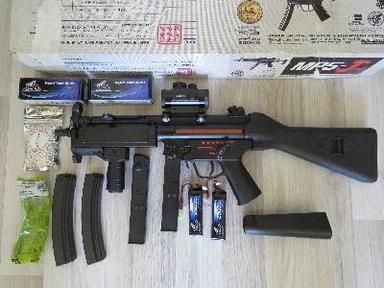TOKYO MARUİ MP5-J   1 ADET REDDOT 4 ŞARJÖR BİRİSİ METAL  2 AYRI KUNDAK BİRİ METAL- EL TUTAMAĞI 2 LİPO PİL ATIŞ GÖZLÜGÜ VE BB JAPON MALI SIFIR KADAR TEMİZ